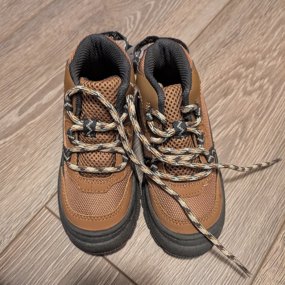 NWT Oshkosh Boots Toddler size 10